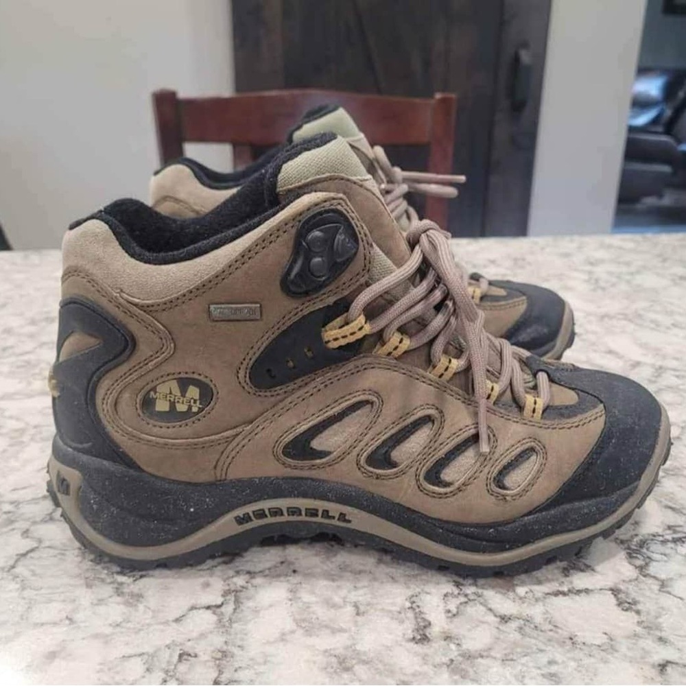 Merrell Tan and Black women’s Ankle Hiking Boots